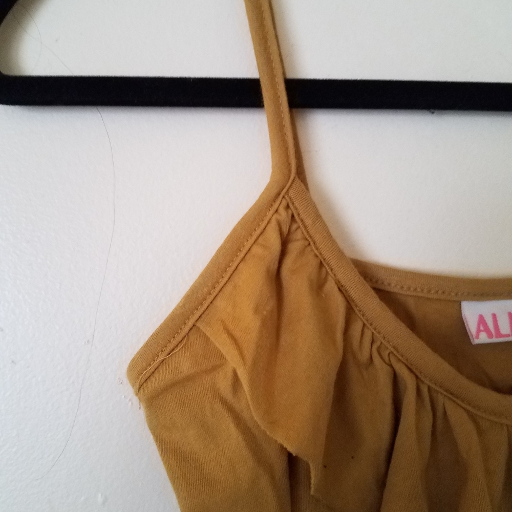 Nwot's Ruffled front tank top - Picture 5 of 5